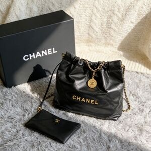 Chanel 22 Large in Quilted Patent Leather